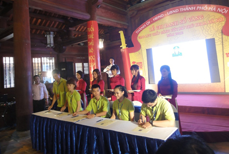 การเสวนา“นักศึกษาที่ได้รับปริญญาเกียรตินิยมกับการพัฒนาชนบทใหม่”